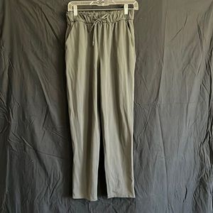 Woman’s Lululemon pants